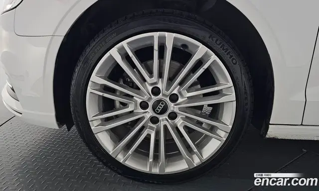 Audi A3 2018 2.0 автомат (гидро), миниатюра 5