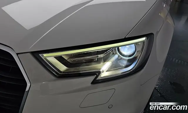 Audi A3 2018 2.0 автомат (гидро), миниатюра 8