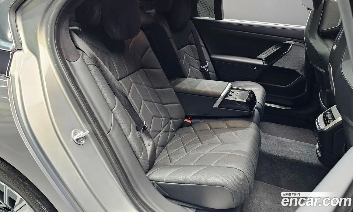 BMW 7 серия 2023 3.0 автомат (гидро), фото 17