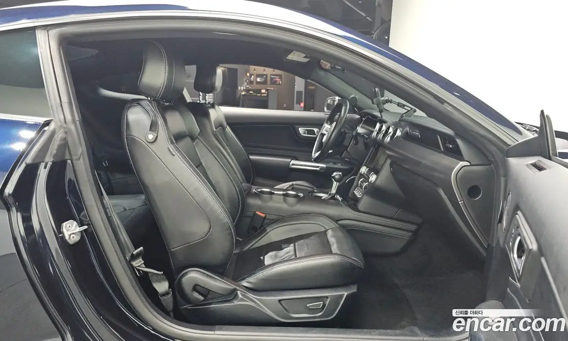Ford Mustang 2021 2.3 автомат (гидро), фото 12