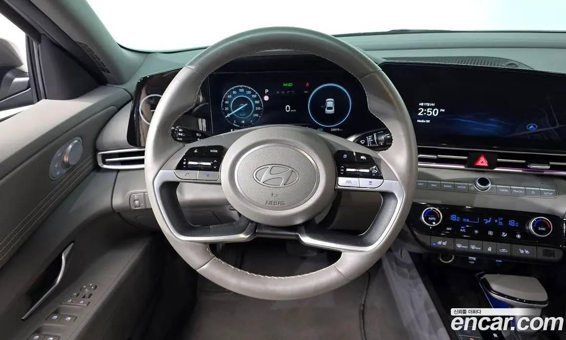 Hyundai Avante 2023 1.6 автомат (гидро), фото 13
