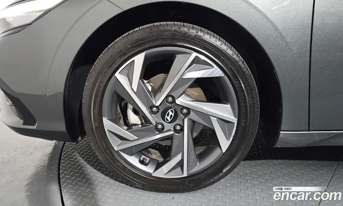 Hyundai Avante 2023 1.6 автомат (гидро), фото 5