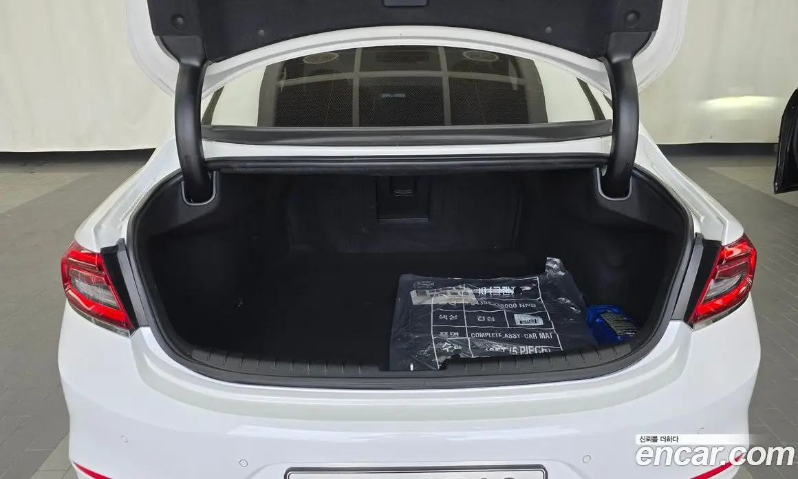 Hyundai Grandeur 2018 2.4 автомат (гидро), фото 20