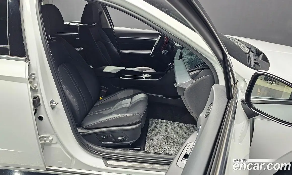 Hyundai Sonata 2023 1.6 автомат (гидро), фото 13