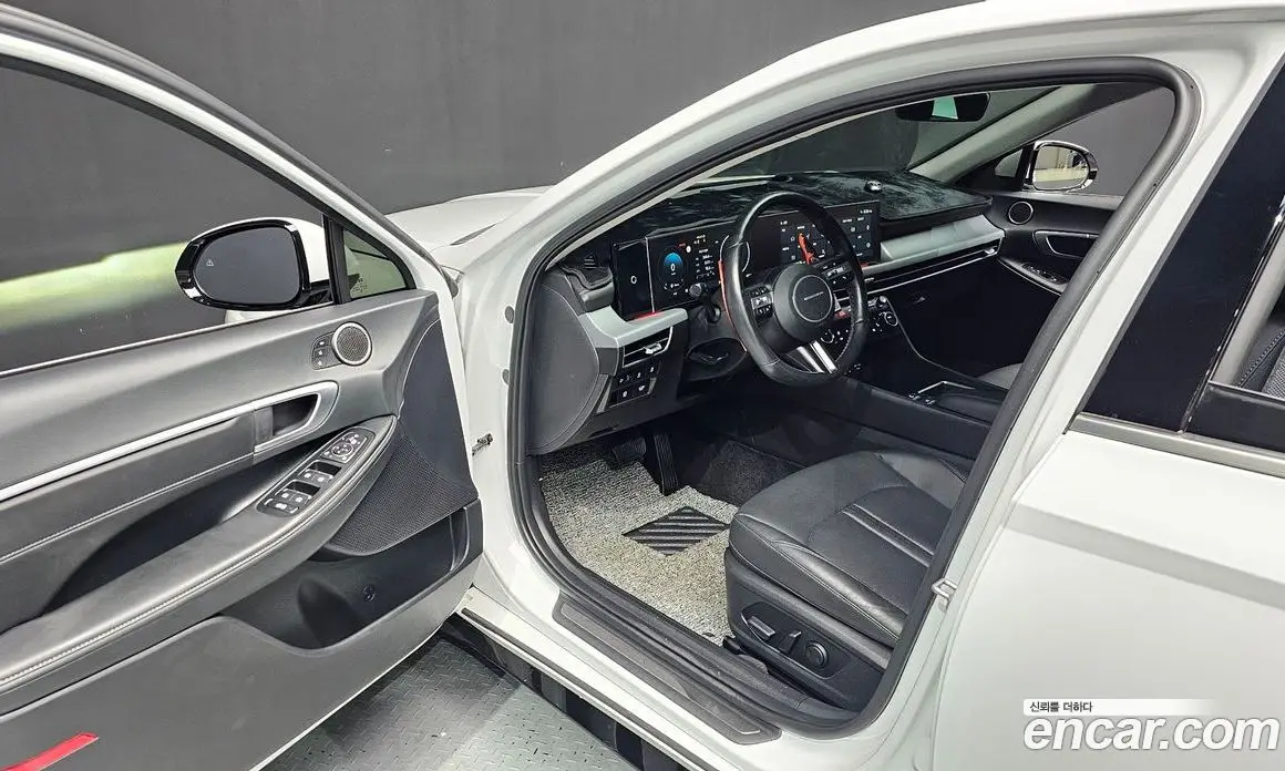 Hyundai Sonata 2023 1.6 автомат (гидро), фото 16