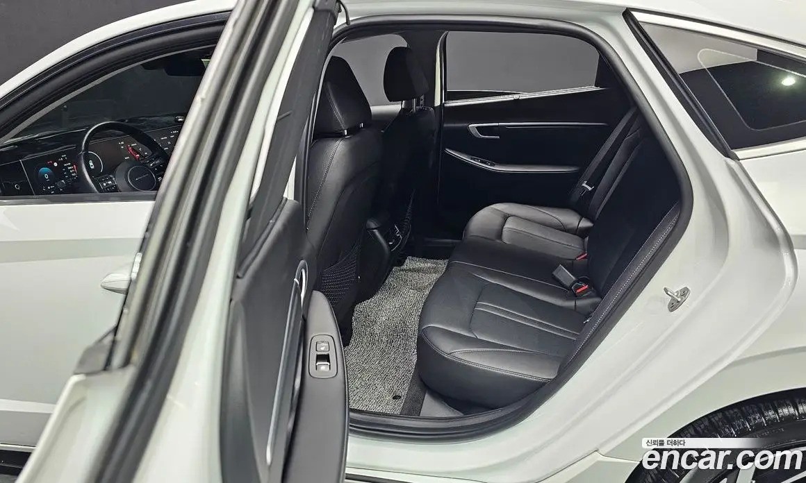 Hyundai Sonata 2023 1.6 автомат (гидро), фото 29