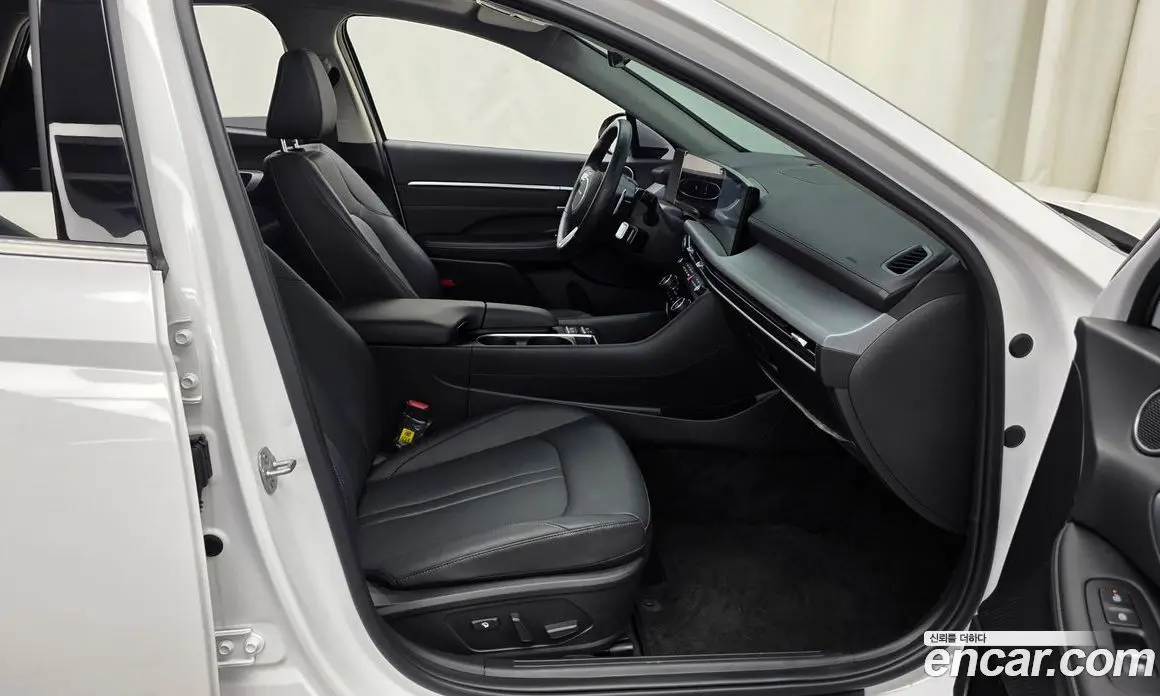 Hyundai Sonata 2024 2.0 автомат (гидро), фото 17