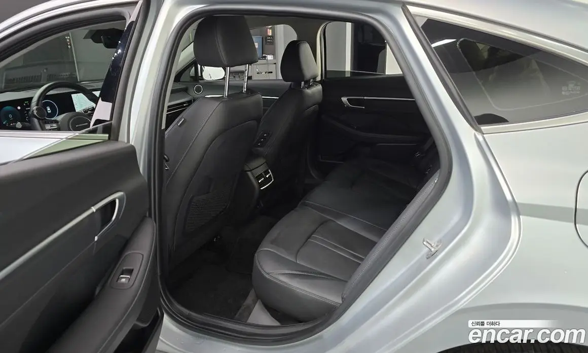 Hyundai Sonata 2024 1.6 автомат (гидро), фото 11