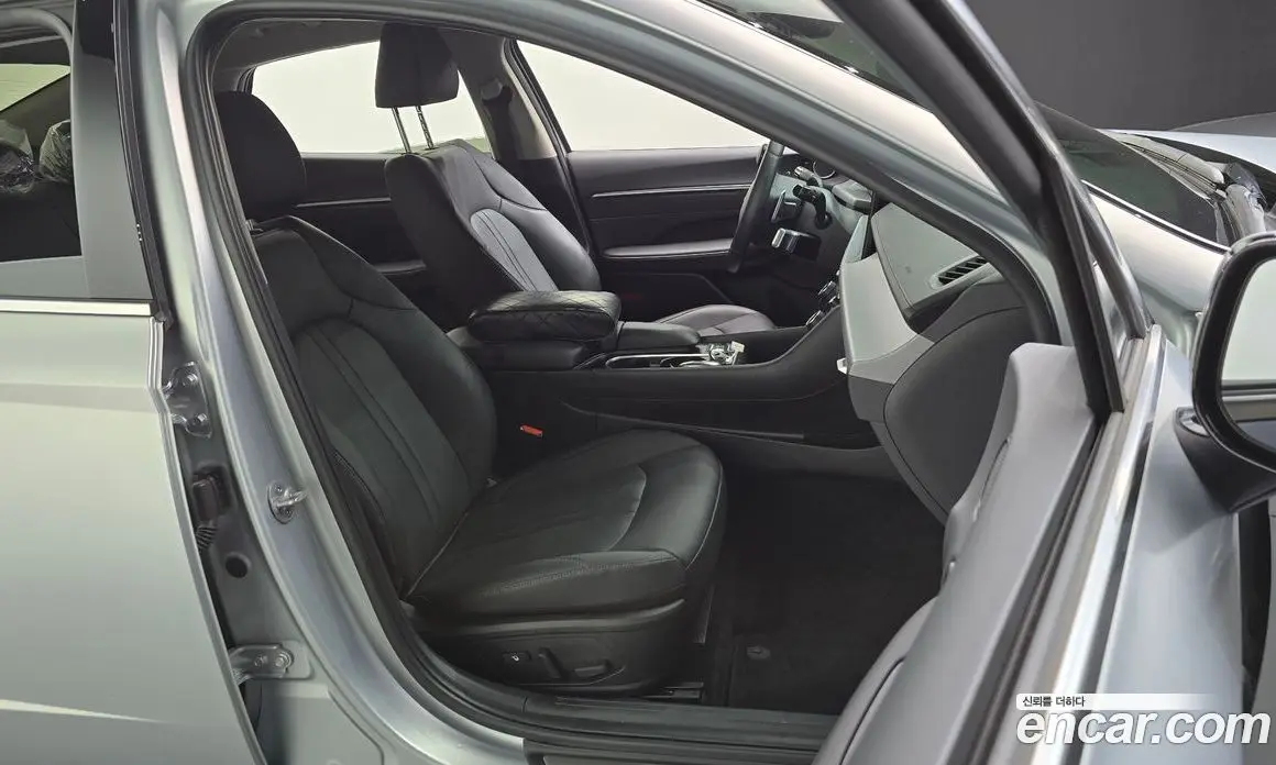 Hyundai Sonata 2024 1.6 автомат (гидро), фото 12