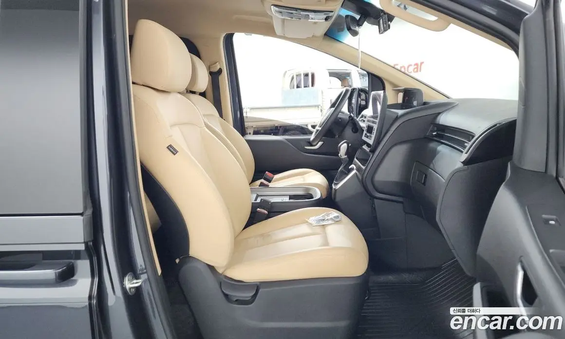 Hyundai Staria 2022 2.2 автомат (гидро), фото 15