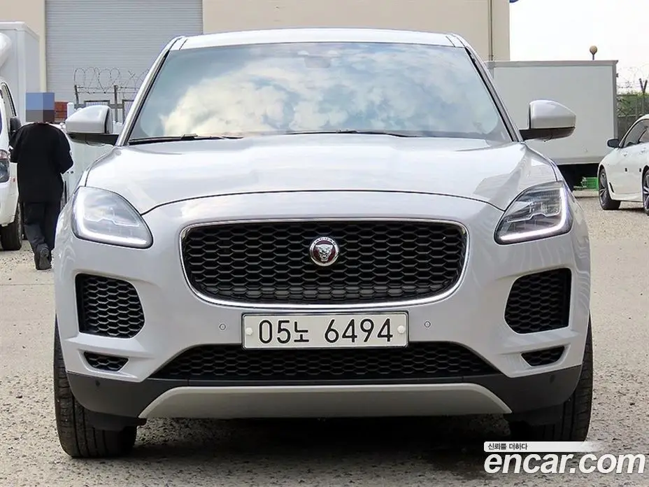 Jaguar E-Pace 2018 2.0 автомат (гидро), фото 1 Jaguar E-Pace 2018 2.0 автомат (гидро), фото 1