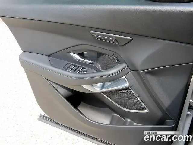 Jaguar E-Pace 2018 2.0 автомат (гидро), миниатюра 11 Jaguar E-Pace 2018 2.0 автомат (гидро), миниатюра 11