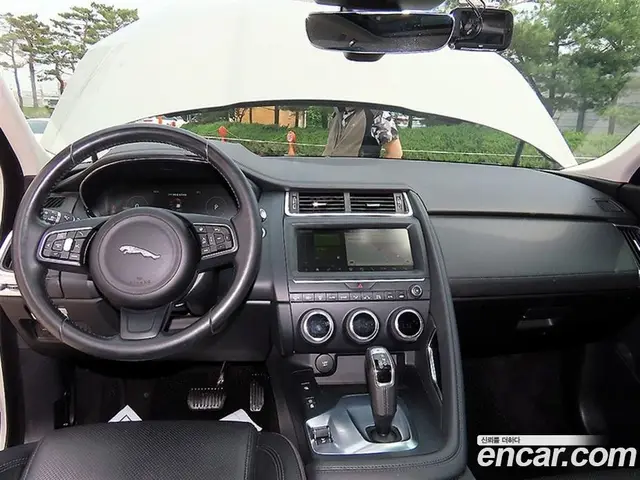 Jaguar E-Pace 2018 2.0 автомат (гидро), миниатюра 7 Jaguar E-Pace 2018 2.0 автомат (гидро), миниатюра 7