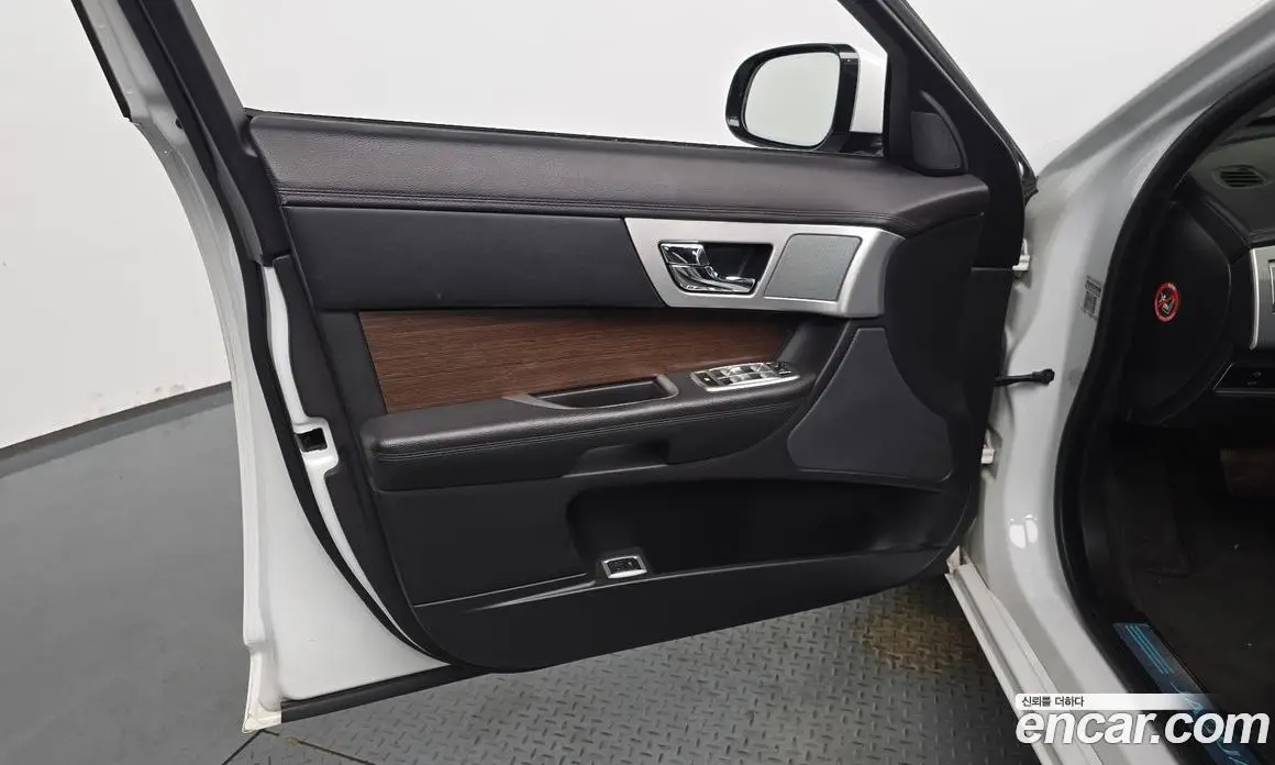 Jaguar XF 2014 2.0 автомат (гидро), фото 14 Jaguar XF 2014 2.0 автомат (гидро), фото 14