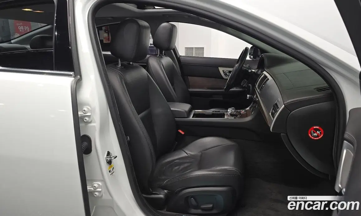 Jaguar XF 2014 2.0 автомат (гидро), фото 17 Jaguar XF 2014 2.0 автомат (гидро), фото 17