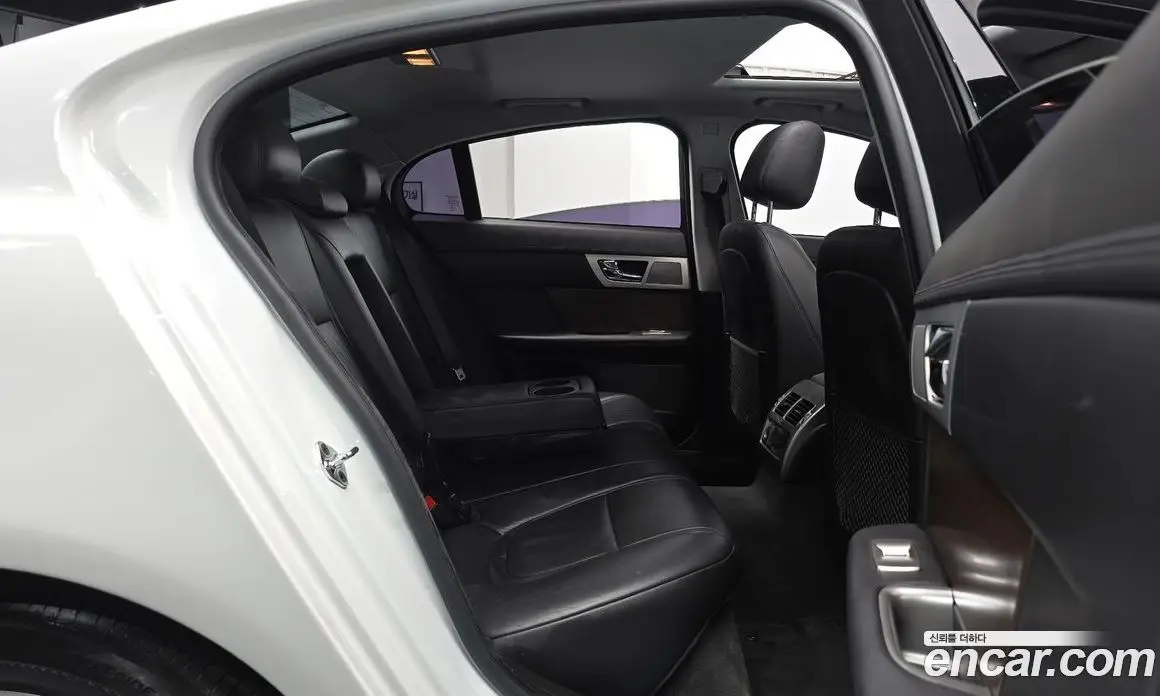 Jaguar XF 2014 2.0 автомат (гидро), фото 18 Jaguar XF 2014 2.0 автомат (гидро), фото 18