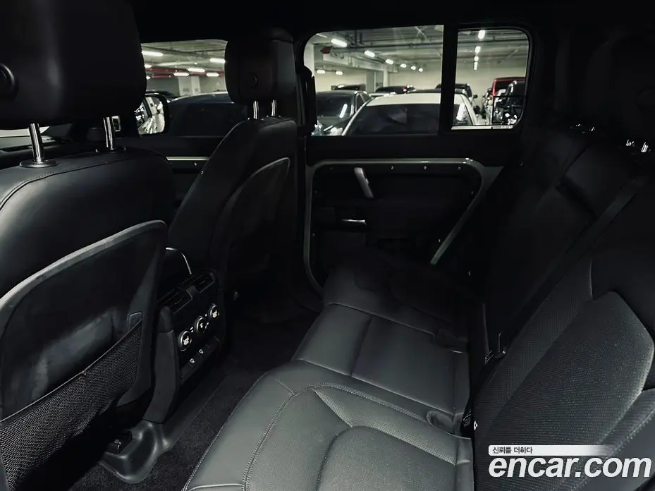 Land Rover Defender 2023 3.0 автомат (гидро), фото 11