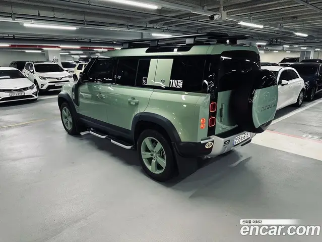 Land Rover Defender 2023 3.0 автомат (гидро), миниатюра 3
