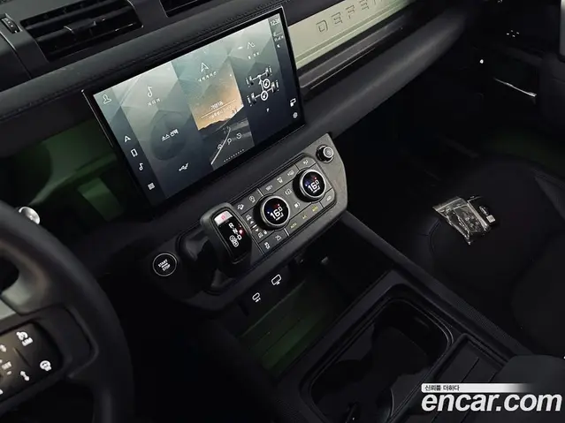 Land Rover Defender 2023 3.0 автомат (гидро), миниатюра 7