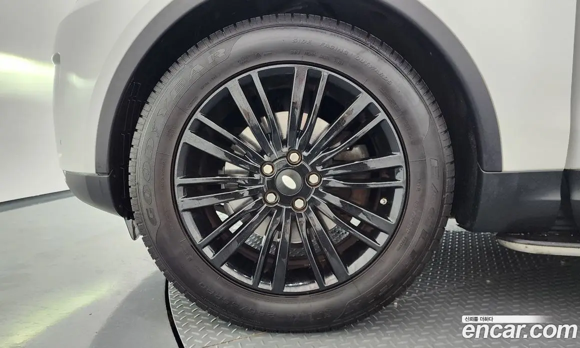 Land Rover Discovery 2018 3.0 автомат (гидро), фото 5