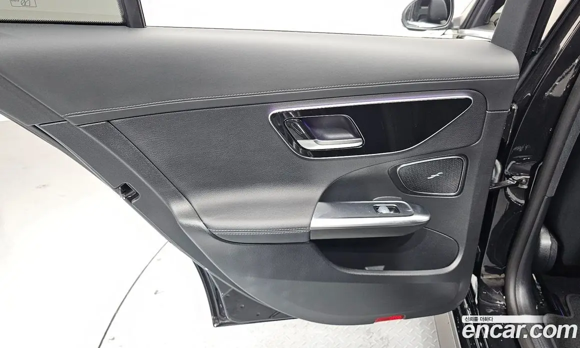 Mercedes-Benz C-Class 2023 2.0 гидро, фото 15