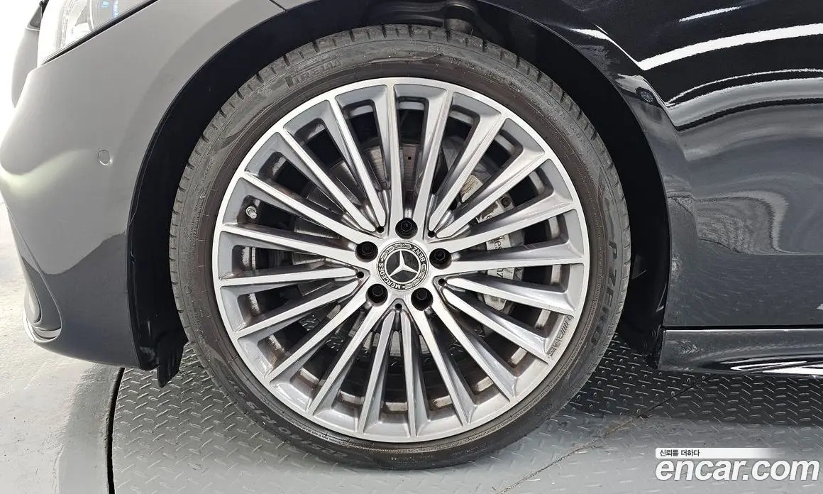 Mercedes-Benz C-Class 2023 2.0 гидро, фото 5