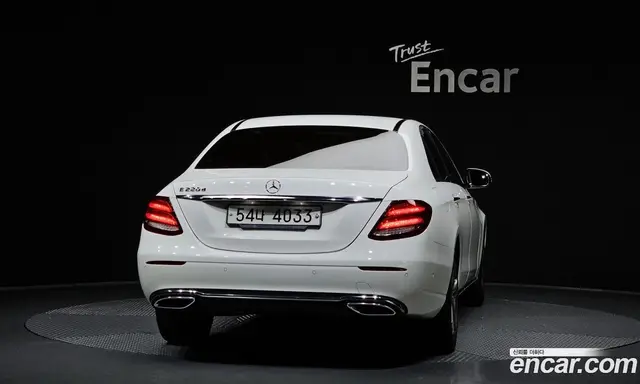 Mercedes-Benz E-Class 2019 1.9 гидро, миниатюра 4