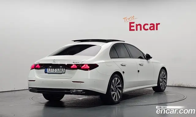 Mercedes-Benz E-Class 2024 2.0 гидро, миниатюра 2