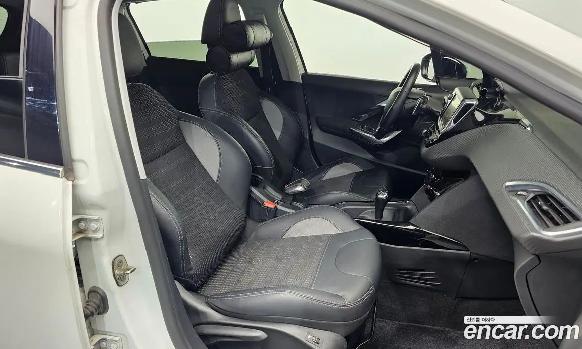 Peugeot 2008 2016 1.6 автомат (гидро), фото 11