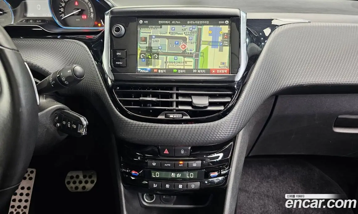 Peugeot 2008 2016 1.6 автомат (гидро), фото 14