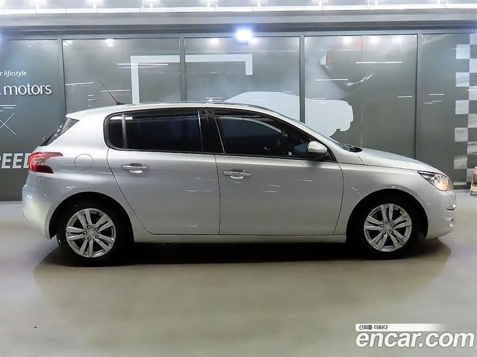 Peugeot 308 2015 2.0 автомат (гидро), фото 3