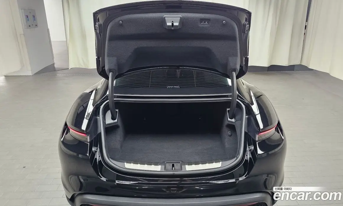 Porsche Taycan 2022 0.1 автомат (гидро), фото 24