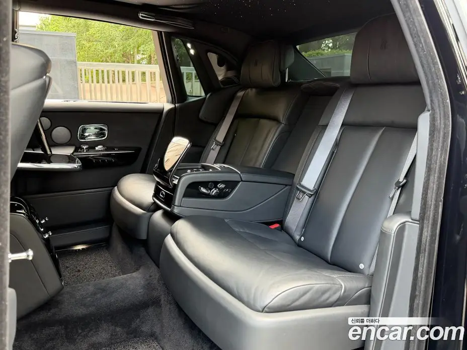 Rolls-Royce Phantom 2018 6.7 автомат (гидро), фото 12 Rolls-Royce Phantom 2018 6.7 автомат (гидро), фото 12
