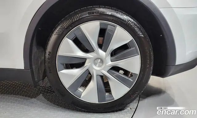 Tesla Model Y 2023 0.2 автомат (гидро), миниатюра 5 Tesla Model Y 2023 0.2 автомат (гидро), миниатюра 5