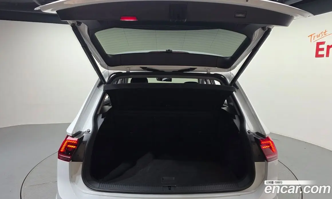 Volkswagen Tiguan 2018 2.0 автомат (гидро), фото 26