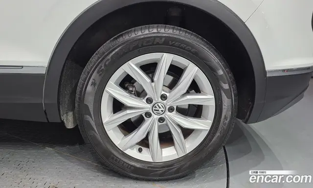 Volkswagen Tiguan 2020 2.0 автомат (гидро), миниатюра 7