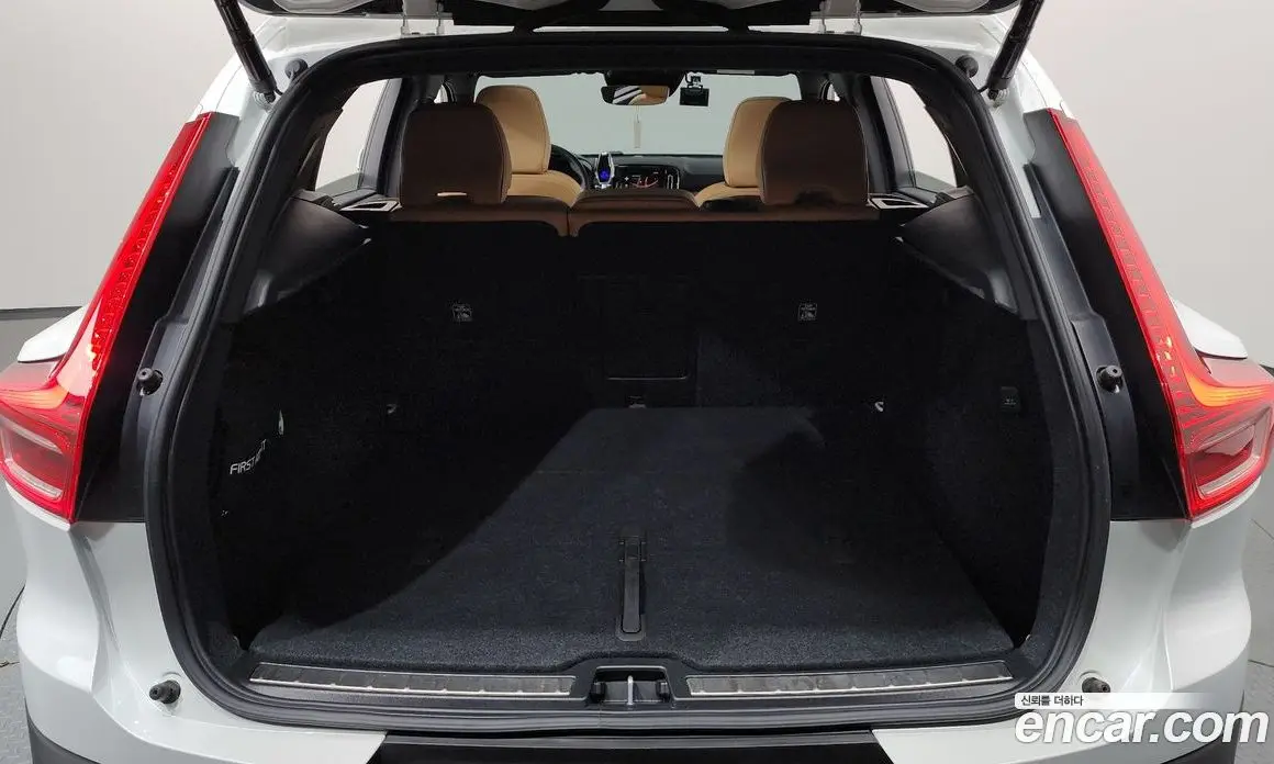 Volvo XC40 2021 2.0 автомат (гидро), фото 17