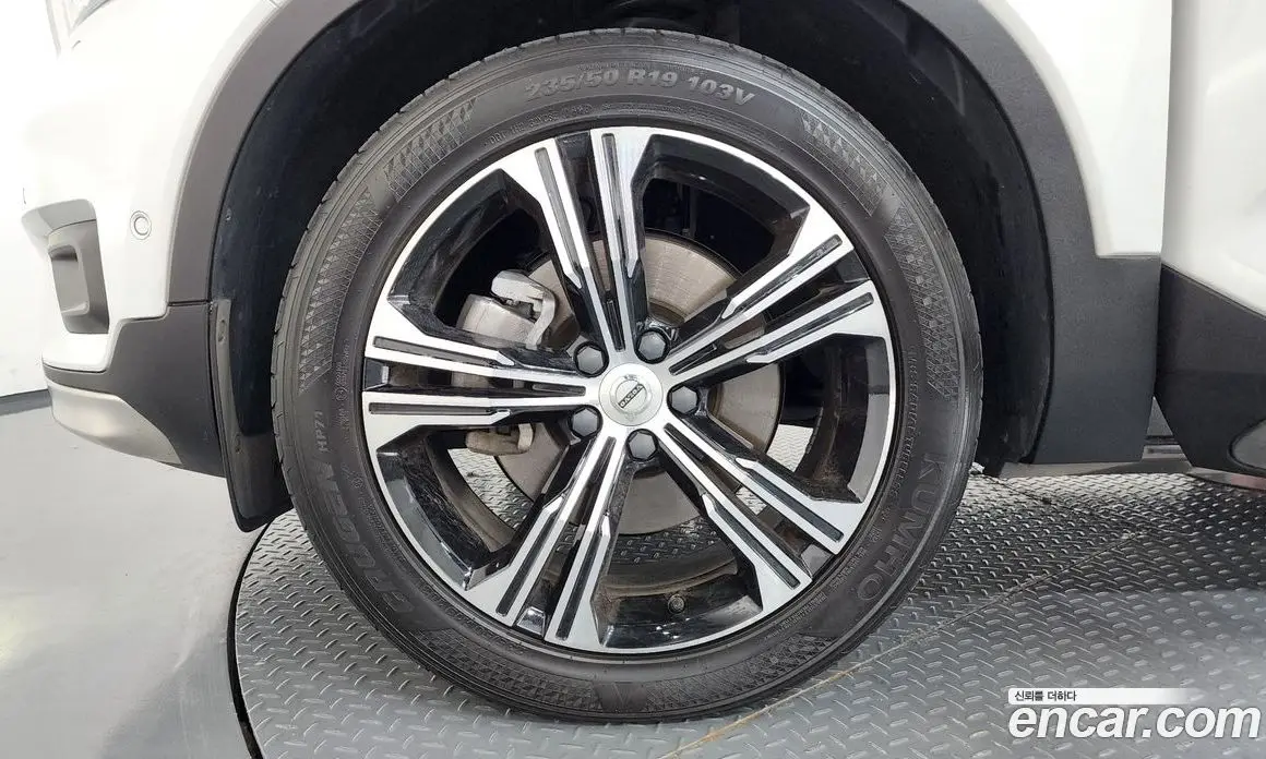 Volvo XC40 2021 2.0 автомат (гидро), фото 5