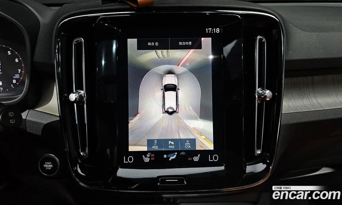 Volvo XC40 2022 2.0 автомат (гидро), фото 13