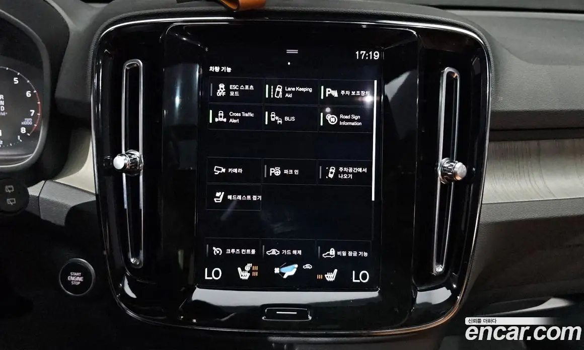 Volvo XC40 2022 2.0 автомат (гидро), фото 14