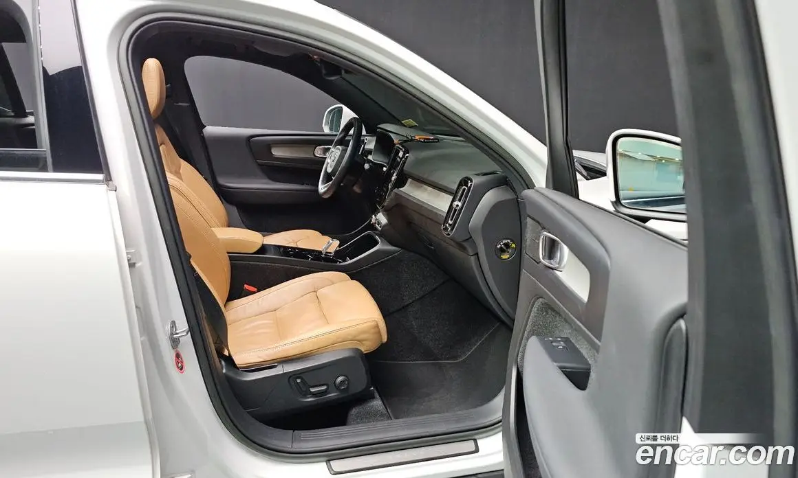Volvo XC40 2022 2.0 автомат (гидро), фото 17