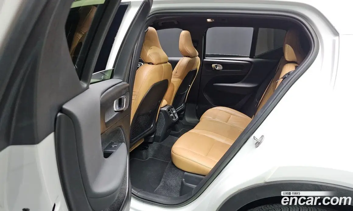 Volvo XC40 2022 2.0 автомат (гидро), фото 19