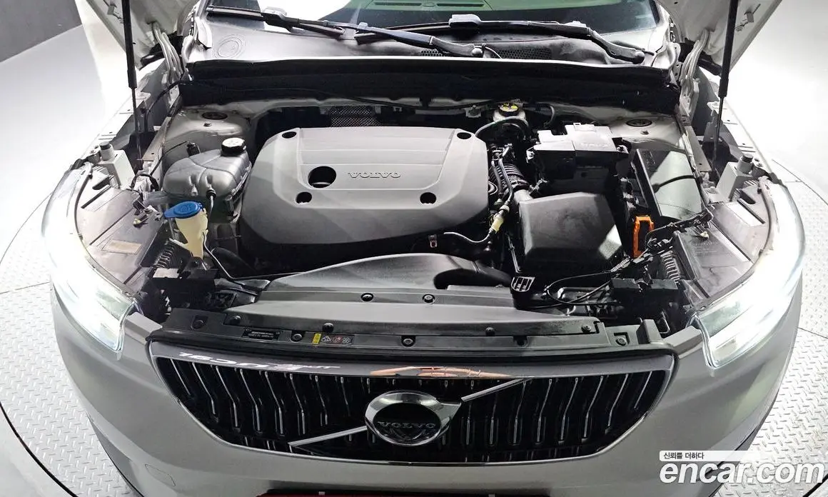 Volvo XC40 2022 2.0 автомат (гидро), фото 6