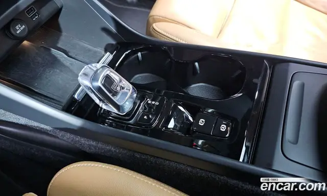 Volvo XC40 2022 2.0 автомат (гидро), миниатюра 9