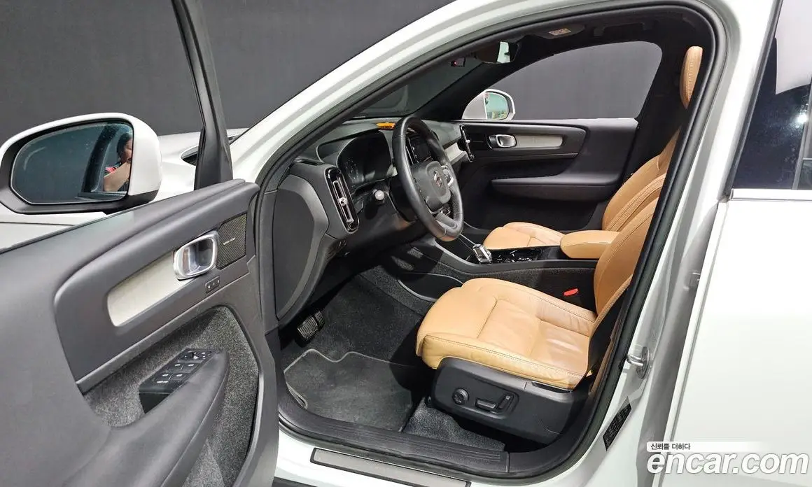 Volvo XC40 2022 2.0 автомат (гидро), фото 10