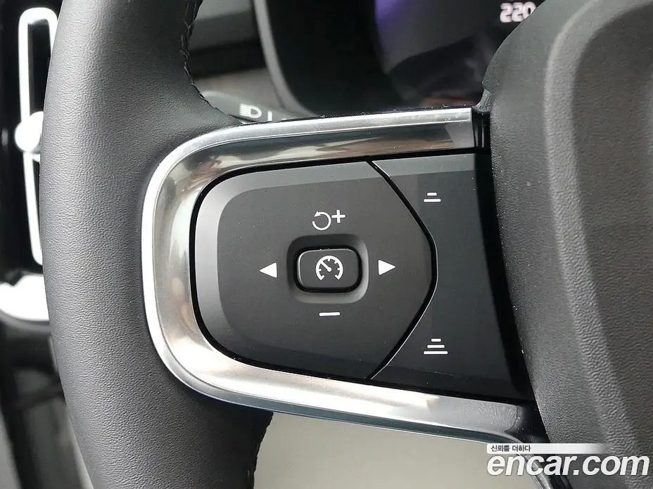 Volvo XC40 2024 2.0 автомат (гидро), фото 15