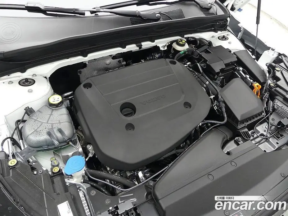 Volvo XC40 2024 2.0 автомат (гидро), фото 6