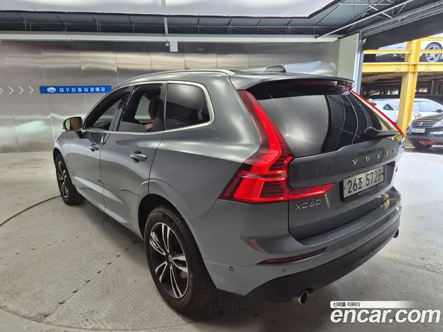 Volvo XC60 2018 2.0 автомат (гидро), миниатюра 2