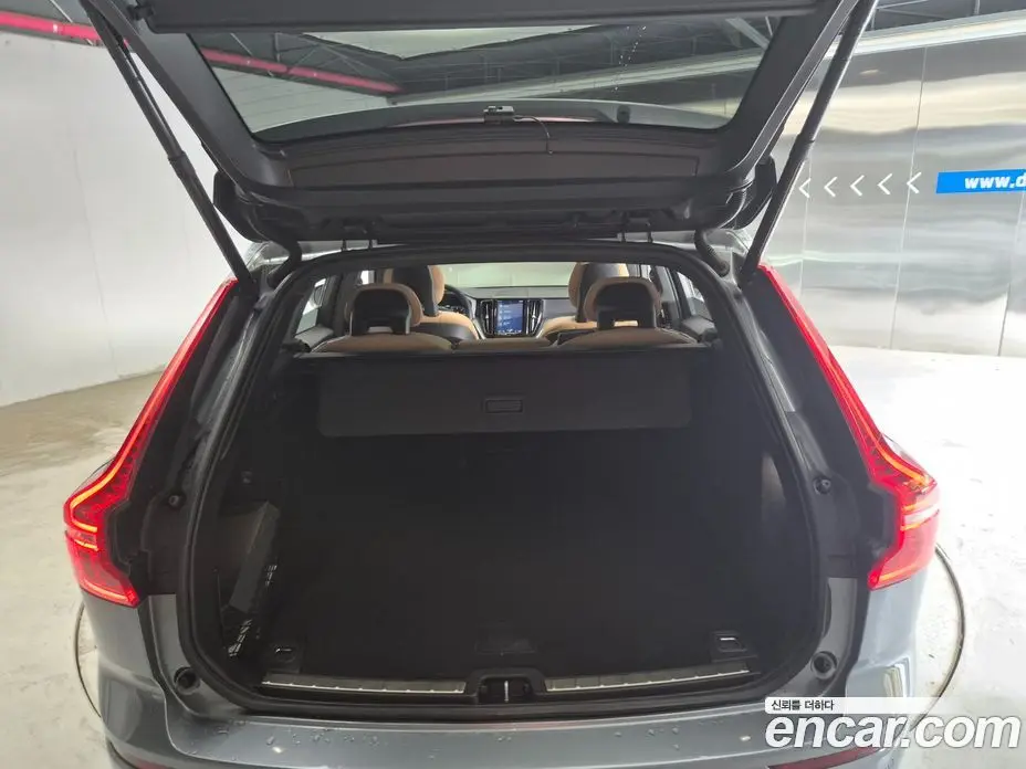 Volvo XC60 2018 2.0 автомат (гидро), фото 14