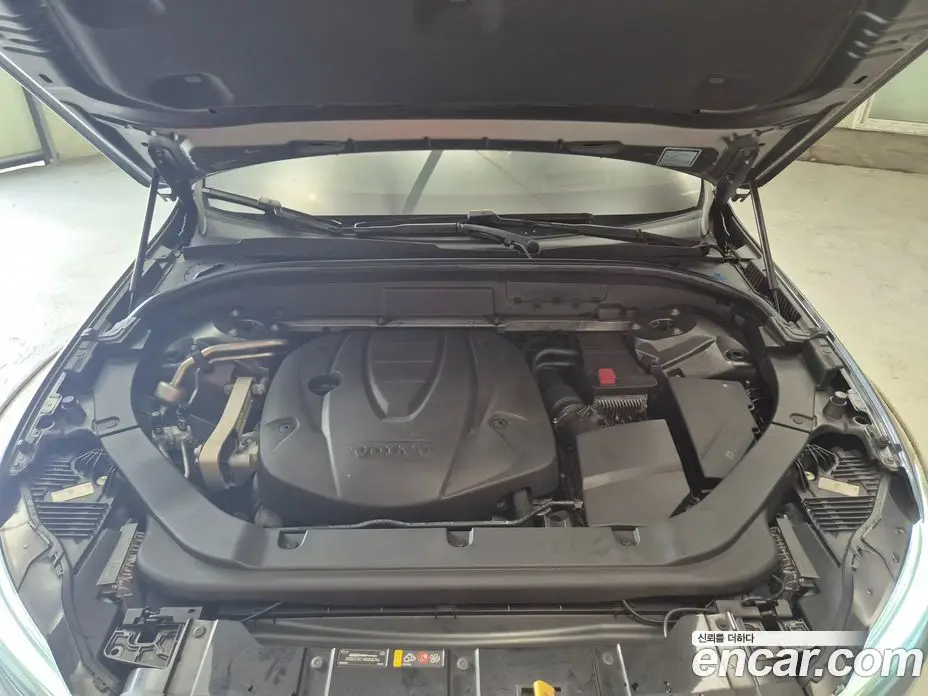 Volvo XC60 2018 2.0 автомат (гидро), фото 6